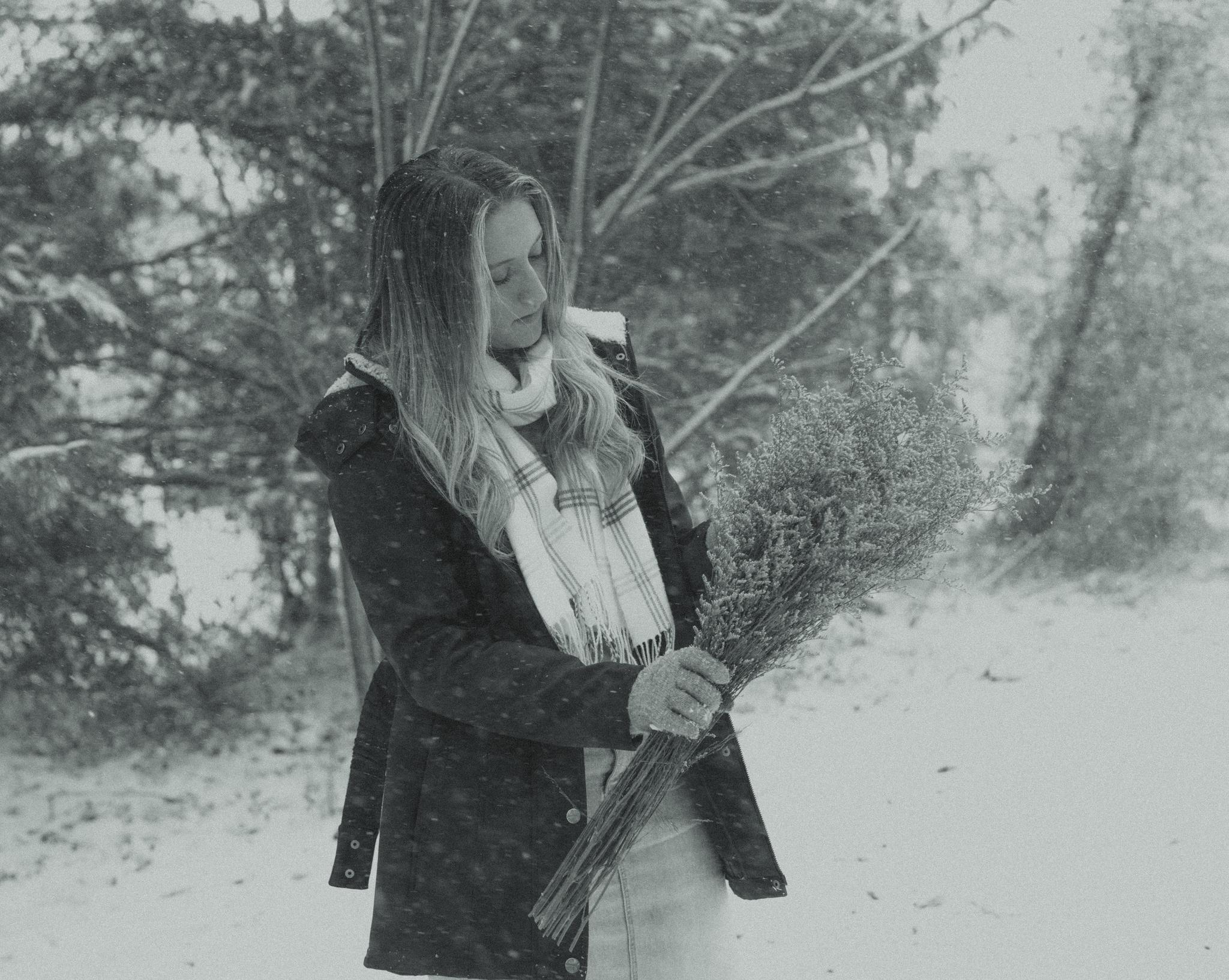 Snowy Photo Session in Dover, Delaware